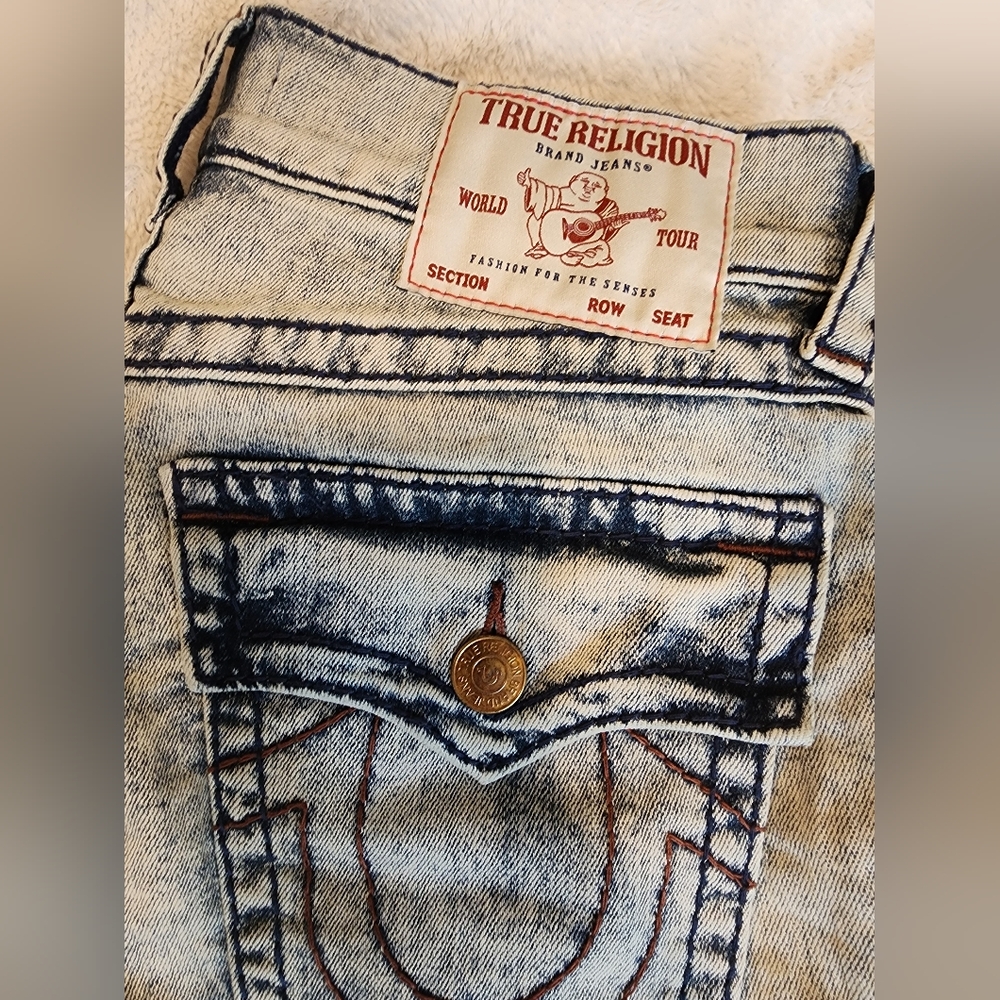 True Religion Light Blue/ Acid Wash Jeans - Picture 9 of 9